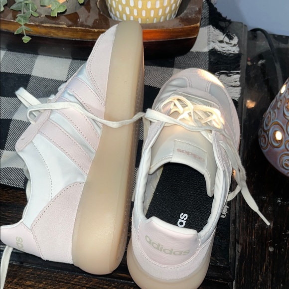 NEW WITHOUT TAGS Adidas Barreda Decode Sneaker Women's Adidas Women's PinkWhite - Picture 5 of 5